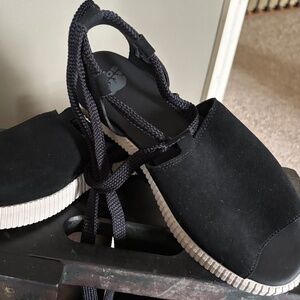 Sorel new without tags Street works Drille flat sandal